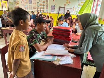 PENERIMAAN RAPOR SEMESTER GANJIL TP. 2025/2026 (GERAKAN AYAH MENGAMBIL RAPOR)