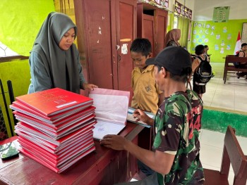 PENERIMAAN RAPOR SEMESTER GANJIL TP. 2025/2026 (GERAKAN AYAH MENGAMBIL RAPOR)